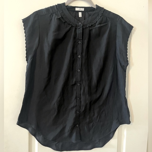 Joie Rich Black scalloped sleeve Button Down Blouse Women’s Size Medium - Picture 1 of 16